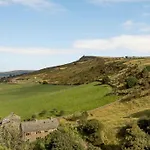 4 Bed In Keighley Oc-84040 Cowling