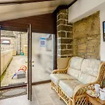 4 Bed In Keighley Oc-84040 * Cowling