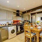 Дом отдыха 4 Bed In Keighley Oc-84040 *