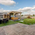4 Bed In Keighley Oc-84040 *