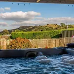 4 Bed In Keighley Oc-84040 Cowling