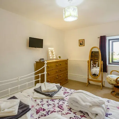 4 Bed In Keighley Oc-84040