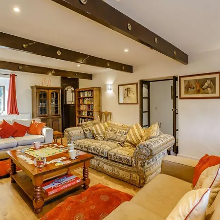 4 Bed In Keighley Oc-84040 Cowling