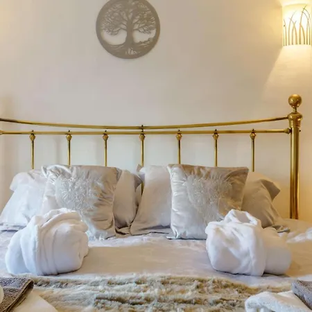 4 Bed In Keighley Oc-84040 * Cowling