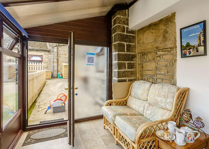 4 Bed In Keighley Oc-84040 * Cowling