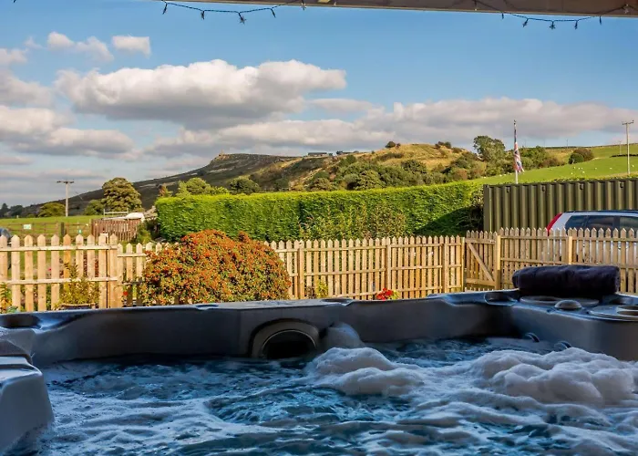 4 Bed In Keighley Oc-84040 Cowling